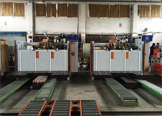 昆之翔紙箱打釘機(jī)
